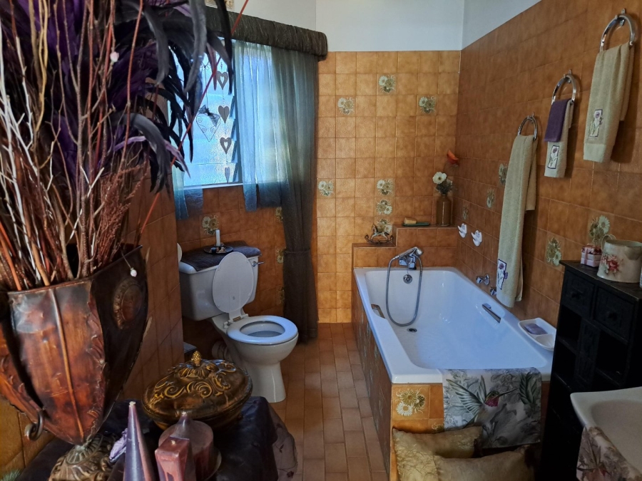 4 Bedroom Property for Sale in Langenhovenpark Free State